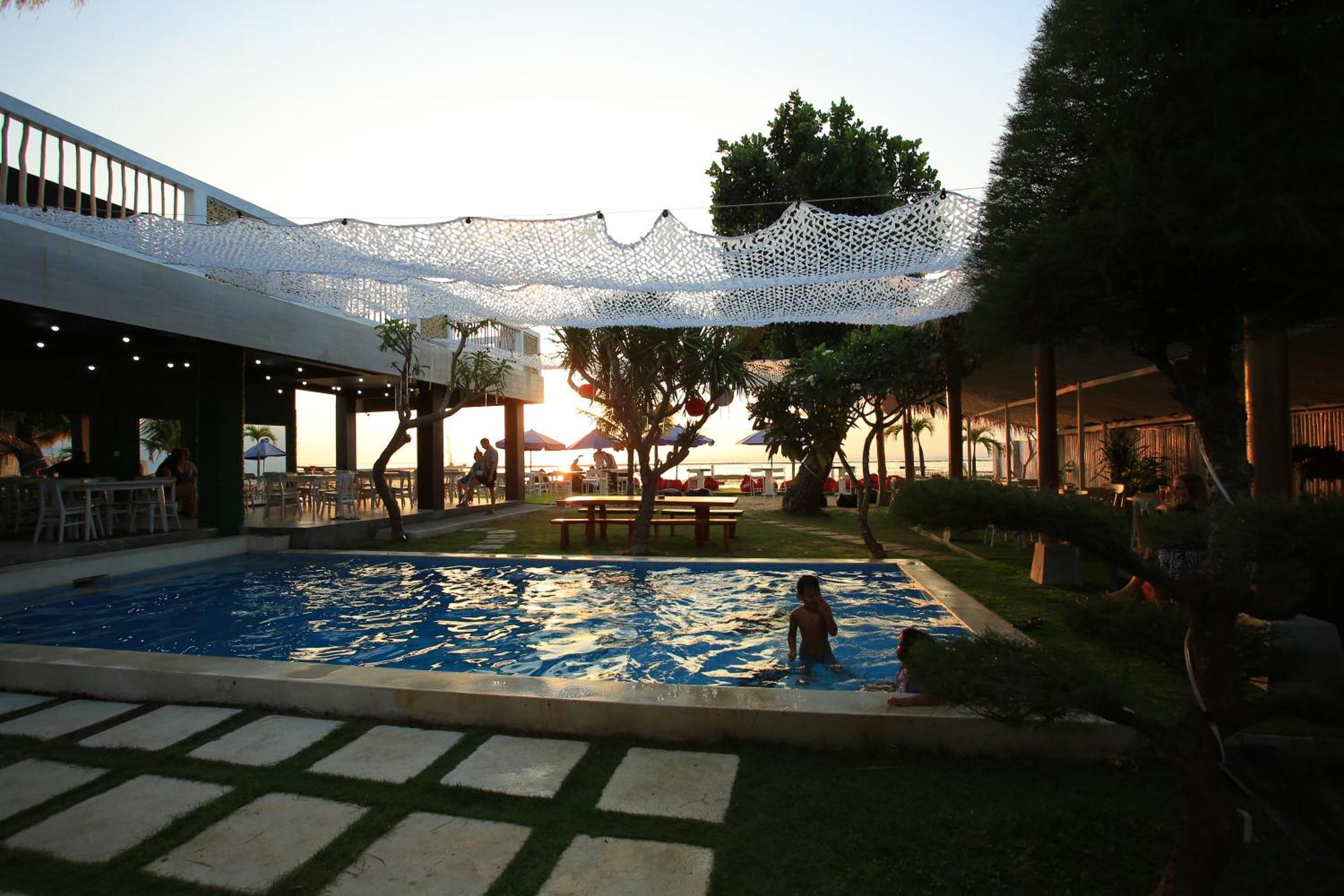 3 Monkeys Lembongan Studio Apartments Gym Recovery Centre Eksteriør billede